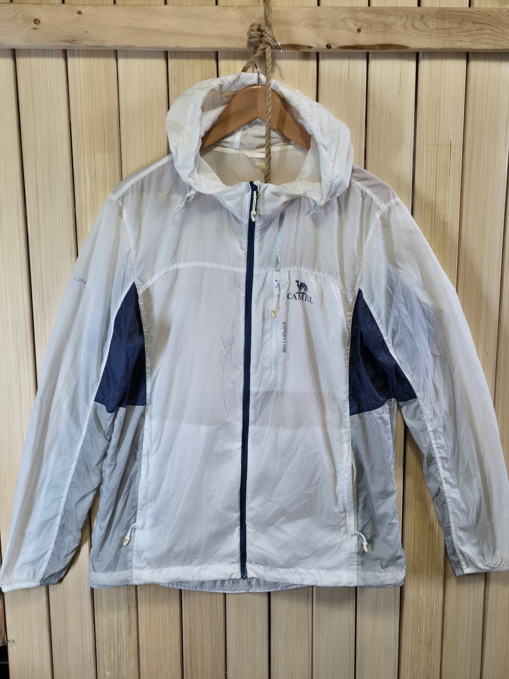 CAMEL Unisex UPF 40+ CoolinActive Lightweight White and Navy Hooded Jacket